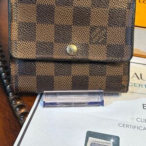 Louis Vuitton Damier Ebene Elise Wallet w/COA dust bag and box.